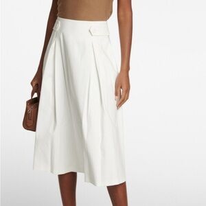 Elegant Max Mara Cream midi Skirt with pockets